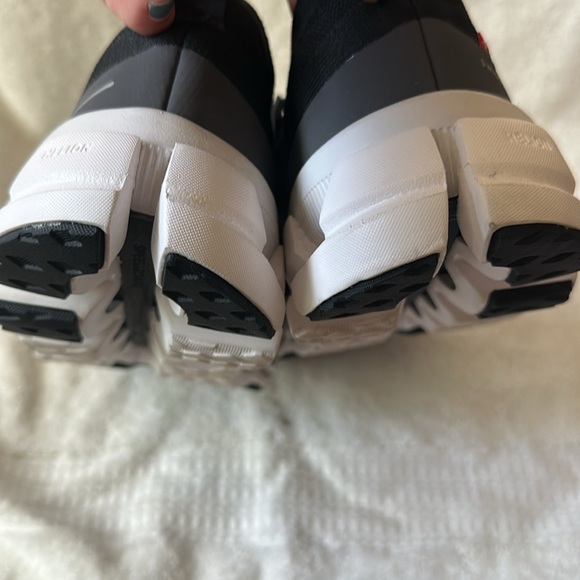 ON Running Black Sneakers - Picture 11 of 11